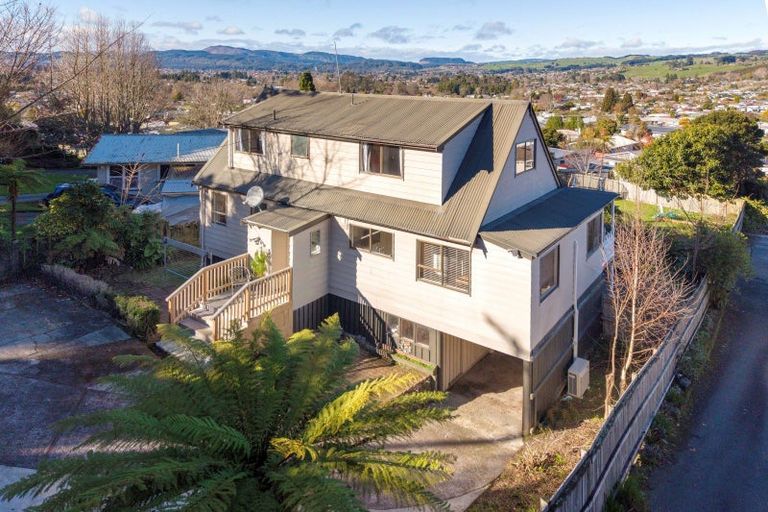 Photo of property in 17 Mountain Road, Western Heights, Rotorua, 3015