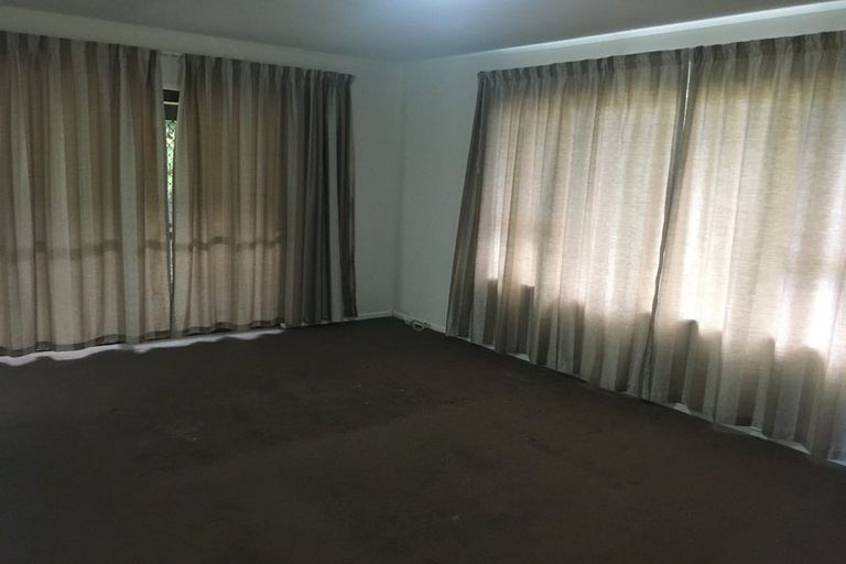 Photo of property in 2/24 Frank Evans Place, Henderson, Auckland, 0610