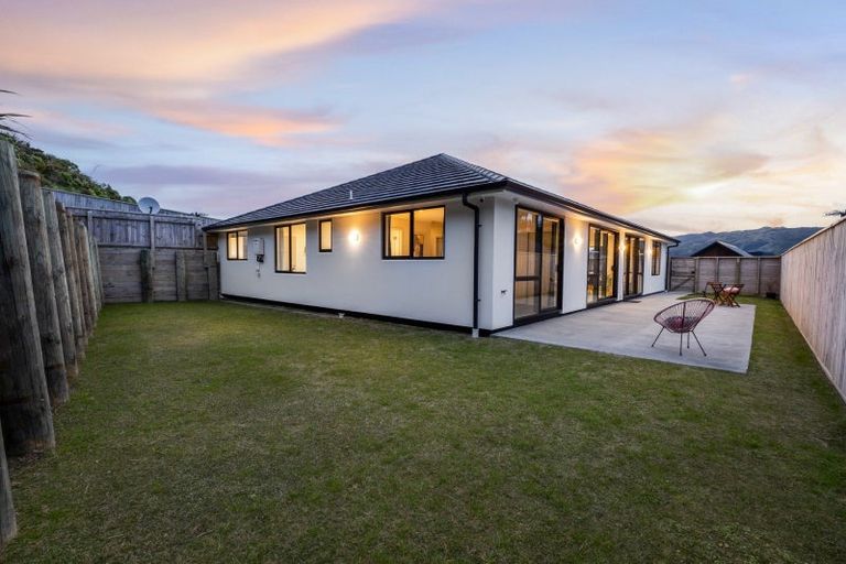 Photo of property in 22 Queen Charlotte Drive, Aotea, Porirua, 5024