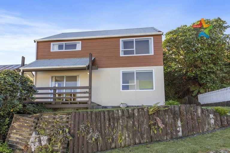Photo of property in 1/15a Glen Road, Stokes Valley, Lower Hutt, 5019
