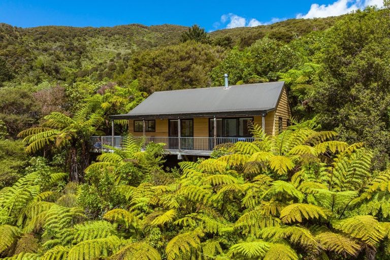 Photo of property in 672 Moetapu Bay Road, Moetapu Bay, Picton, 7282