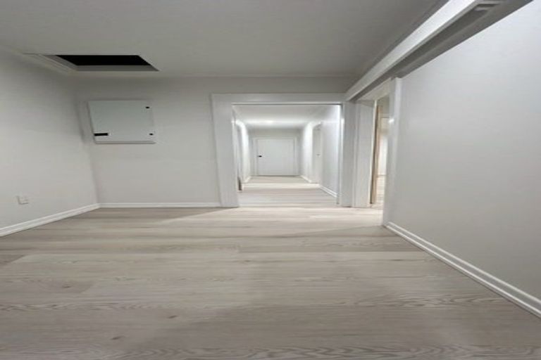 Photo of property in 7 Rangeview Road, Sunnyvale, Auckland, 0612