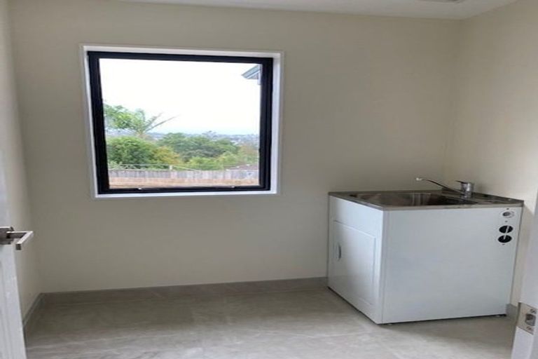 Photo of property in 66c Chivalry Road, Glenfield, Auckland, 0629