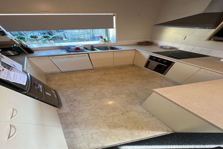 Photo of property in 22 Newbegin Place, Weymouth, Auckland, 2103