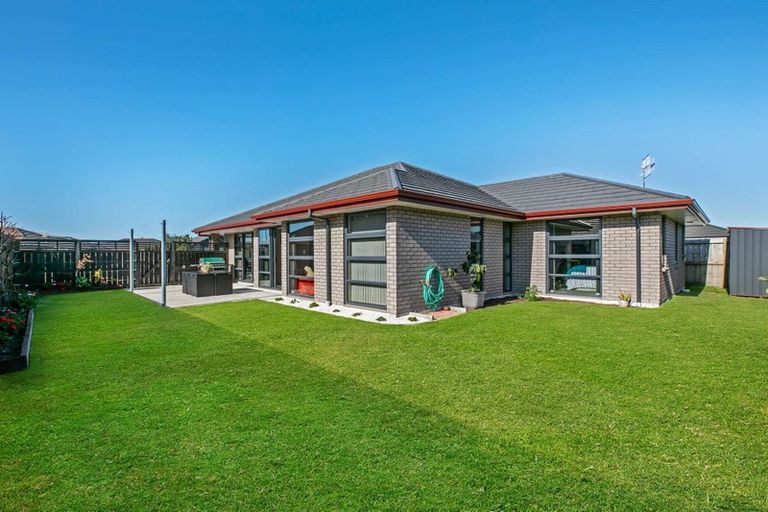 Photo of property in 6 Leet Crescent, Papamoa Beach, Papamoa, 3118