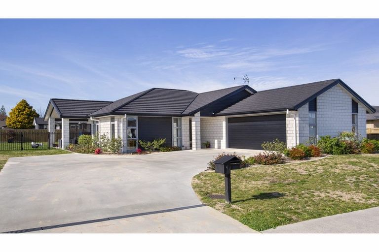 Photo of property in 4 Plescher Crescent, Leamington, Cambridge, 3432