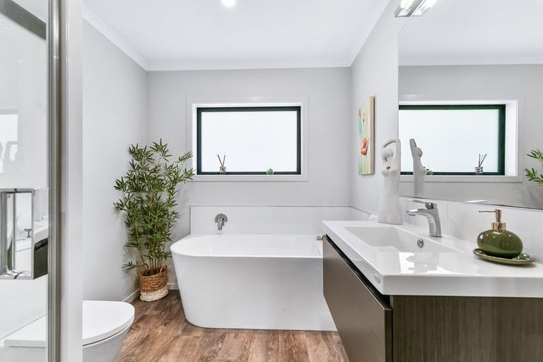 Photo of property in 8 Ash Close, Levin, 5510