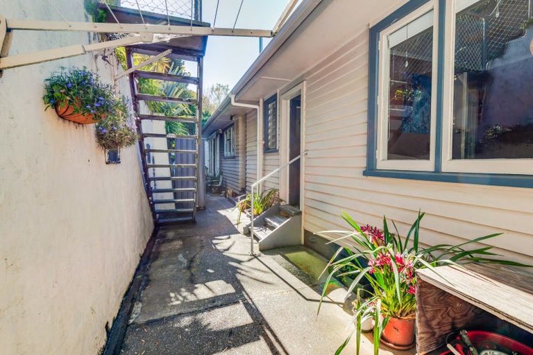 Photo of property in 16 Spencer Road, Hospital Hill, Napier, 4110