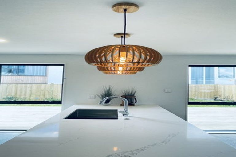 Photo of property in 54a Vinistra Road, Kumeu, 0810