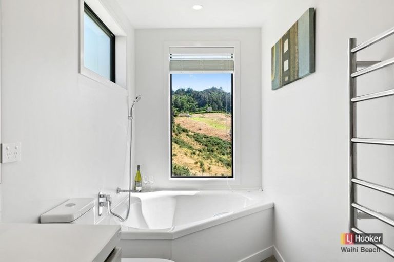 Photo of property in 32 Tohora View, Waihi Beach, 3611