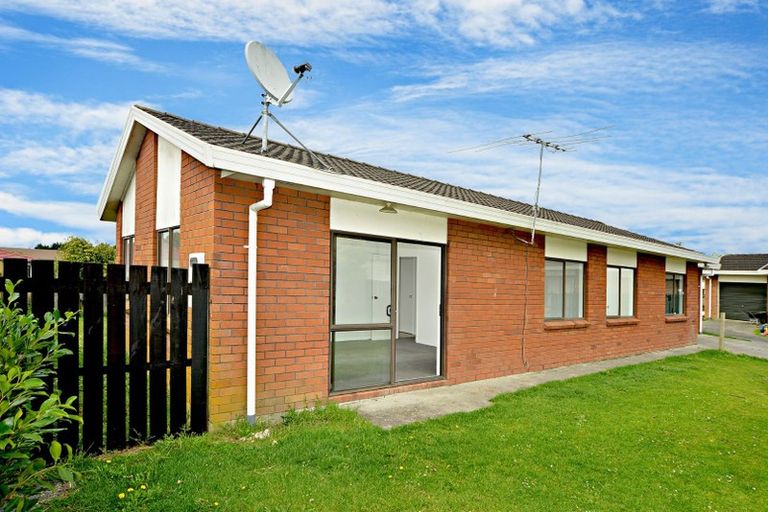 Photo of property in 2/11 Anglers Way, Wattle Downs, Auckland, 2102