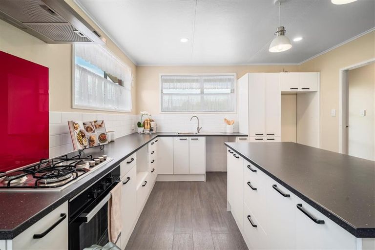 Photo of property in 3 Carter Drive, Pomare, Rotorua, 3015