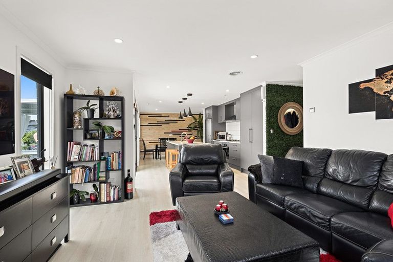 Photo of property in 33 Jane Maree Road, Kumeu, 0810