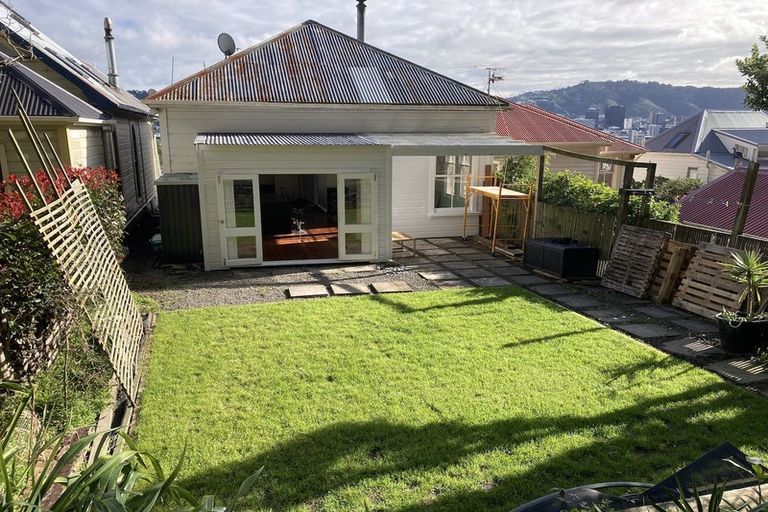 Photo of property in 31 Scarborough Terrace, Mount Victoria, Wellington, 6011