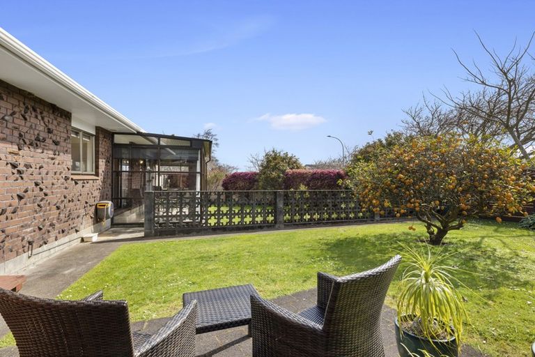 Photo of property in 1 Hunter Place, Merrilands, New Plymouth, 4312