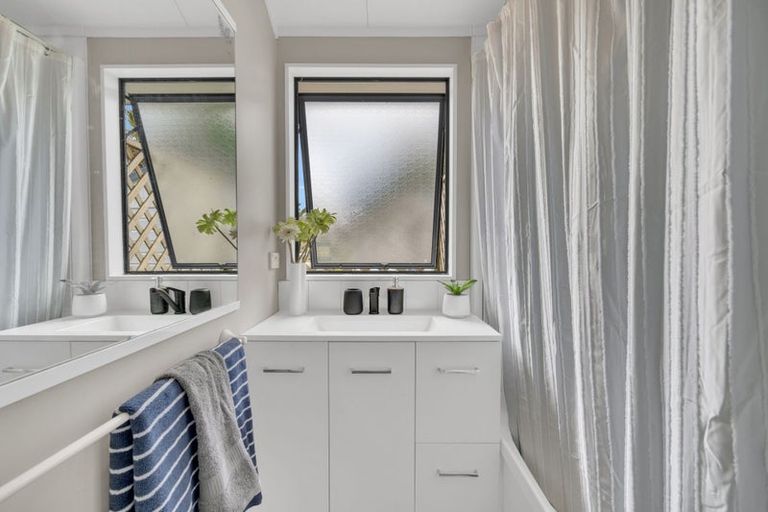 Photo of property in 16 Tamure Place, Ruakaka, 0116