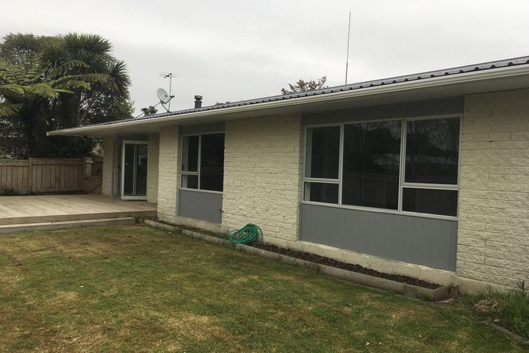 Photo of property in 2 Te Ngaere Place, Merrilands, New Plymouth, 4312