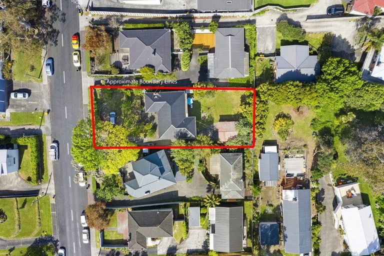 Photo of property in 26 Selwyn Crescent, Forrest Hill, Auckland, 0620