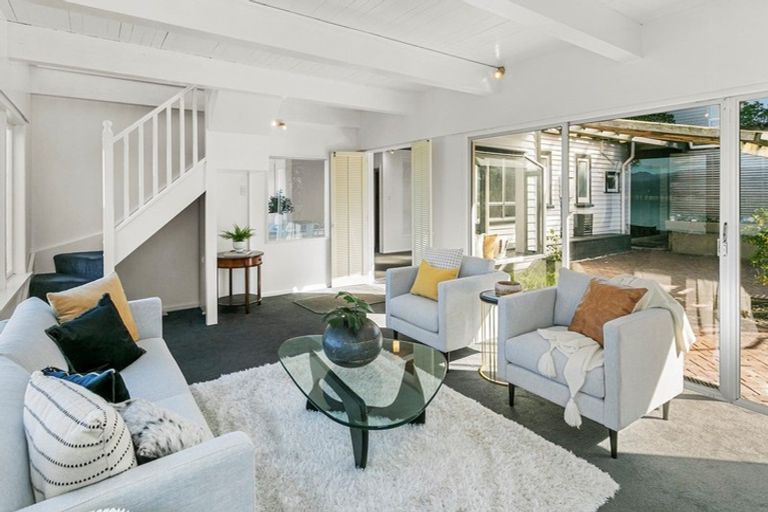 Photo of property in 30 Singers Road, Korokoro, Lower Hutt, 5012