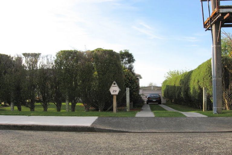 Photo of property in 29 Kaitawa Crescent, Paraparaumu, 5032