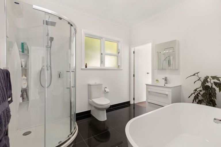 Photo of property in 16 Avon Street, Waterloo, Lower Hutt, 5011