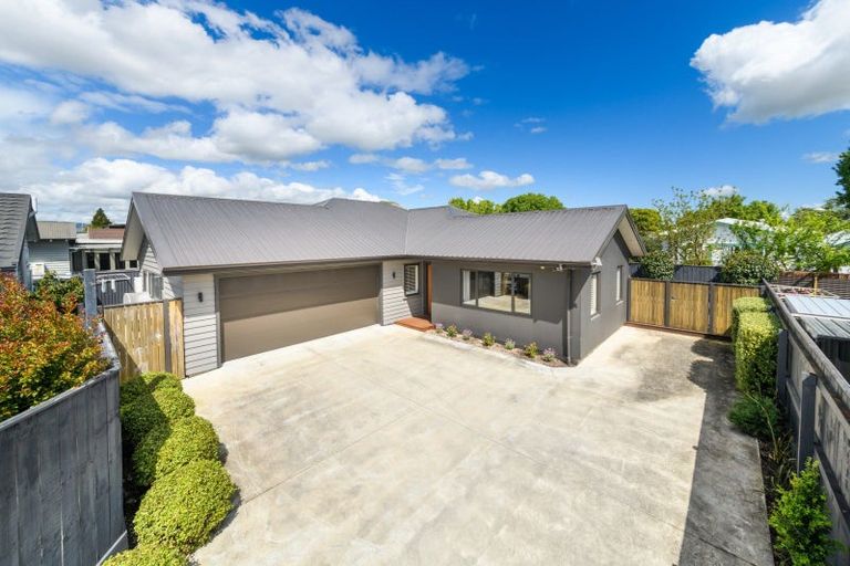 Photo of property in 14a Colombo Street, Hokowhitu, Palmerston North, 4410