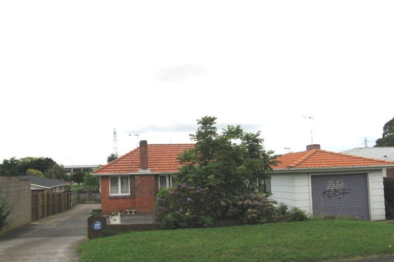 Photo of property in 1/12 Roslyn Road, Mount Wellington, Auckland, 1060
