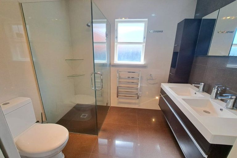 Photo of property in 6 Wharf Road, Te Atatu Peninsula, Auckland, 0610