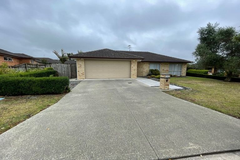 Photo of property in 12 Trevors Place, Pukekohe, 2120