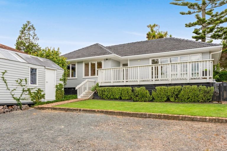 Photo of property in 407a Main Road, Huapai, Kumeu, 0810