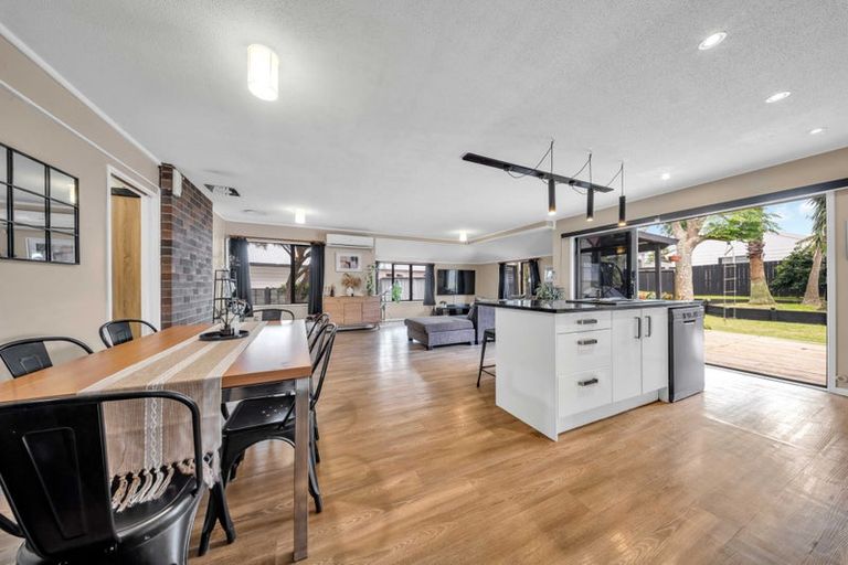 Photo of property in 5 Leven Lane, Totara Heights, Auckland, 2105