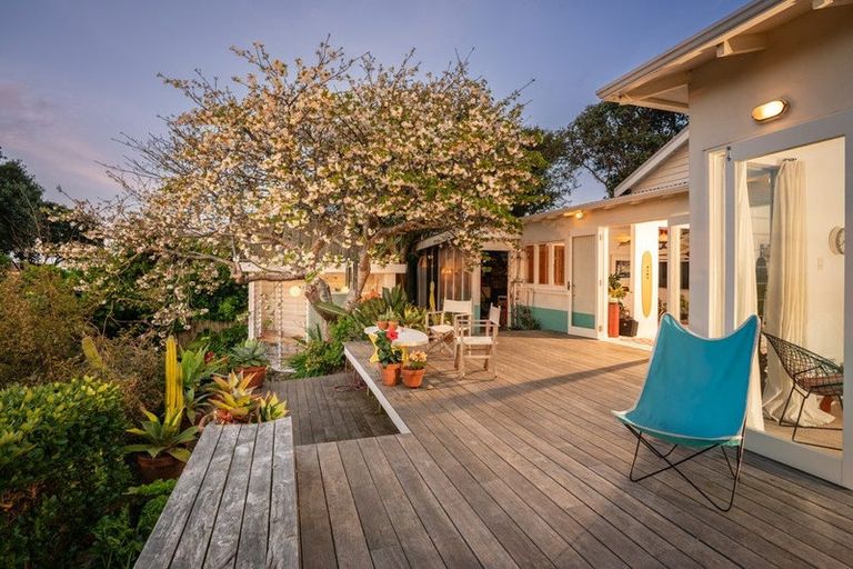 Photo of property in 121 Wellington Road, Paekakariki, 5034