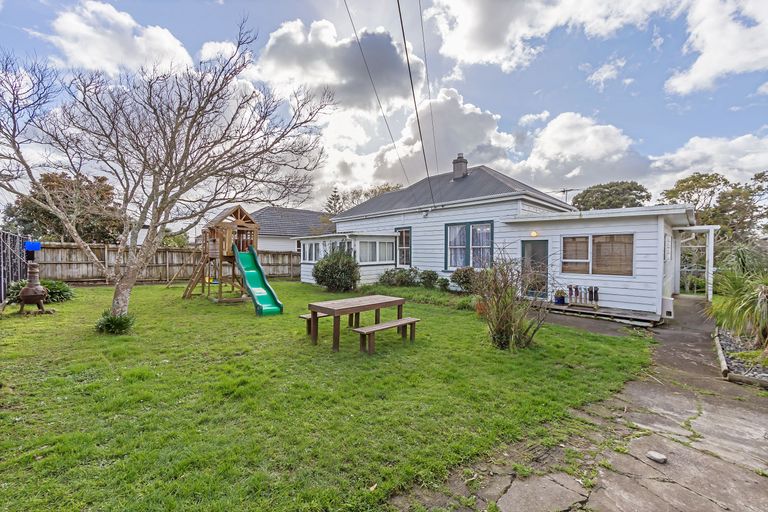 Photo of property in 27 Tramway Road, Beach Haven, Auckland, 0626