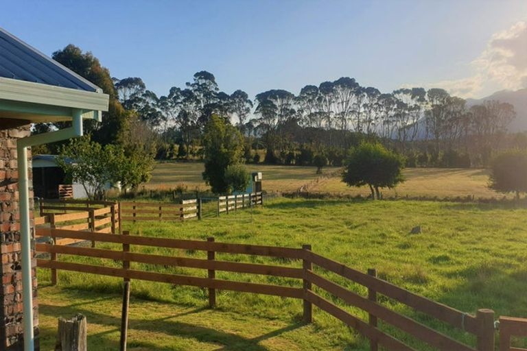 Photo of property in 70 Central Takaka Road, Takaka, 7183