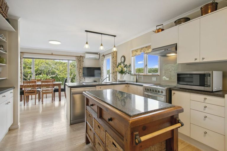 Photo of property in 63 Forrest Hill Road, Milford, Auckland, 0620