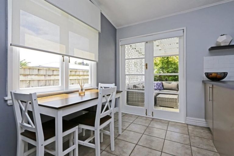 Photo of property in 206 Lascelles Street, Saint Leonards, Hastings, 4120