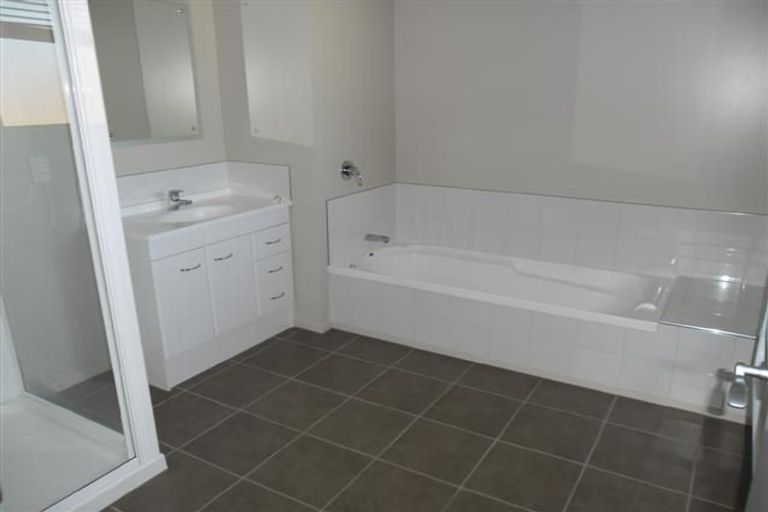 Photo of property in 12 Mcewen Crescent, Riverstone Terraces, Upper Hutt, 5018