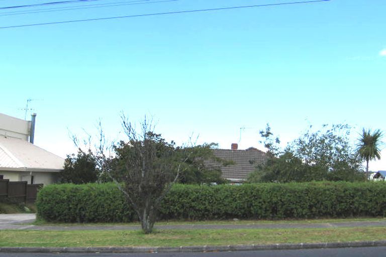 Photo of property in 2/73 Deep Creek Road, Waiake, Auckland, 0630