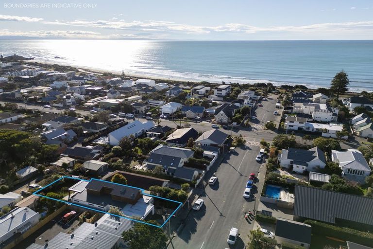Photo of property in 14 Hardwicke Street, Sumner, Christchurch, 8081
