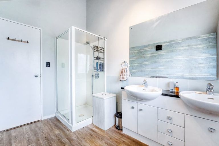 Photo of property in 35a Picasso Drive, West Harbour, Auckland, 0618