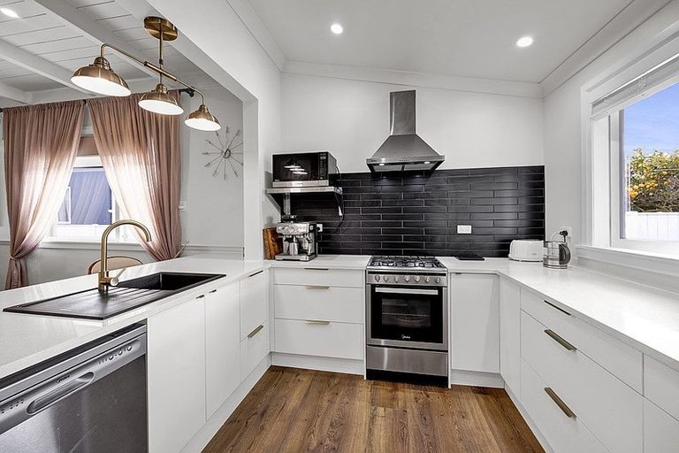 Photo of property in 56 Vogel Street, Hawera, 4610