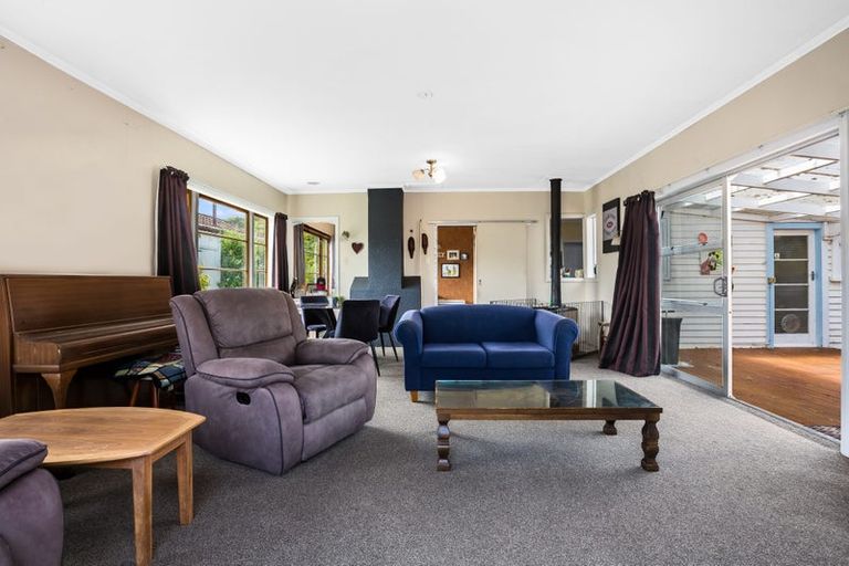 Photo of property in 16 Raroa Terrace, Tawa, Wellington, 5028