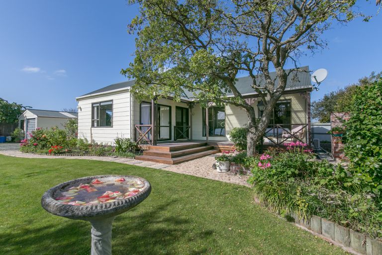 Photo of property in 2/105 Aorangi Road, Bryndwr, Christchurch, 8053