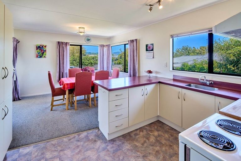 Photo of property in 8 Ross Grove, Paraparaumu, 5032