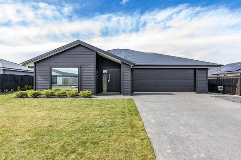 Photo of property in 19 Hickmott Street, Rangiora, 7400