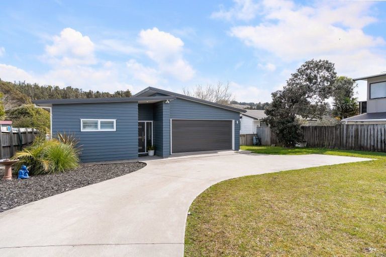 Photo of property in 114 Avalon Place, Whangamata, 3620