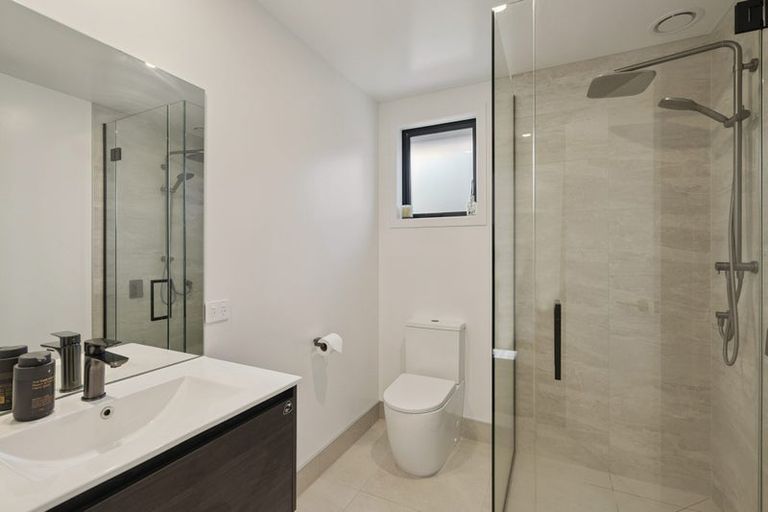 Photo of property in 40 Shelduck Road, Jacks Point, 9371