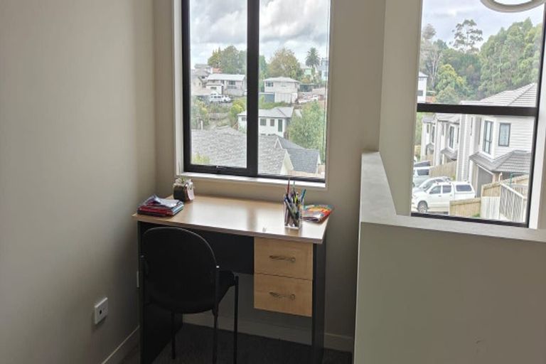 Photo of property in 17 Springhill Lane, Sunnyvale, Auckland, 0612