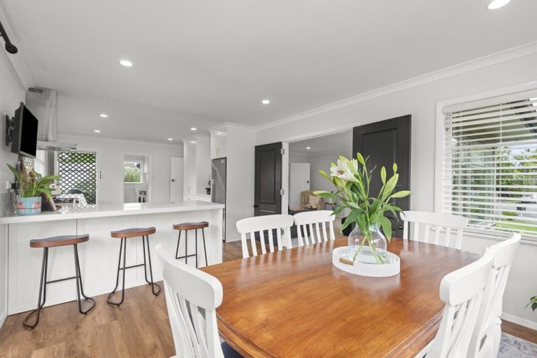 Photo of property in 11 Athlone Place, Hokowhitu, Palmerston North, 4410