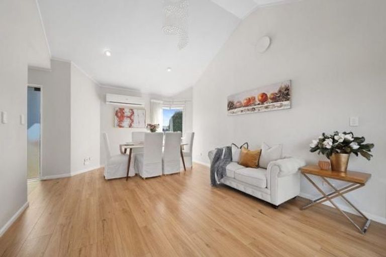 Photo of property in 2 Amadeus Place, Northpark, Auckland, 2013